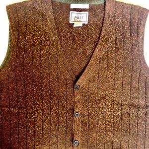 Jos A Bank sweater vest. Men’s M. Italian yarn.